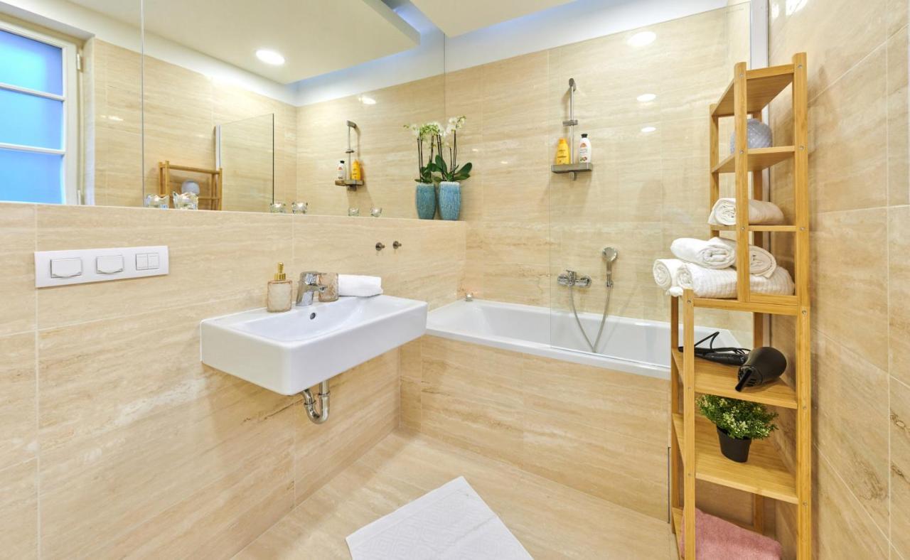 Palace Dlouha Apartments - Old Town ปราก ภายนอก รูปภาพ
